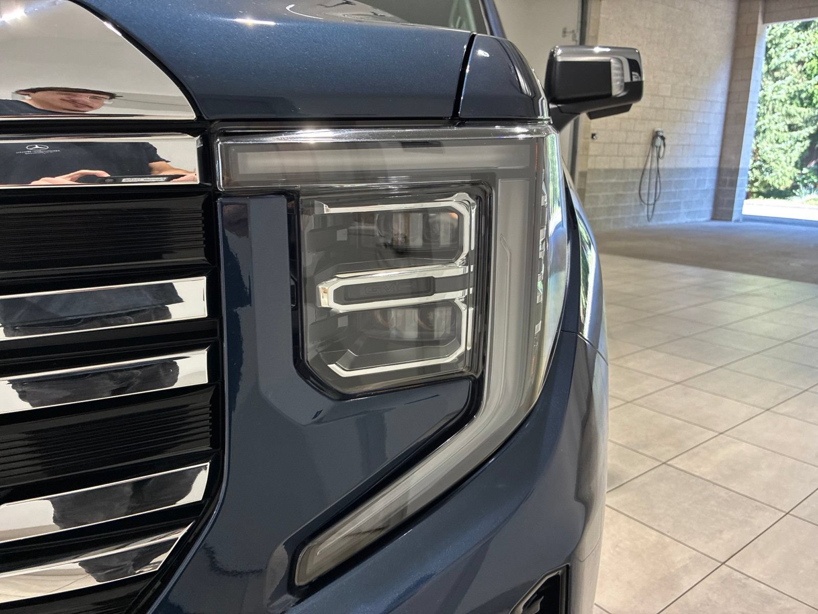 Used 2022 GMC Sierra 1500 SLT w/ SLT Premium Plus Package AWD/4WD image 9