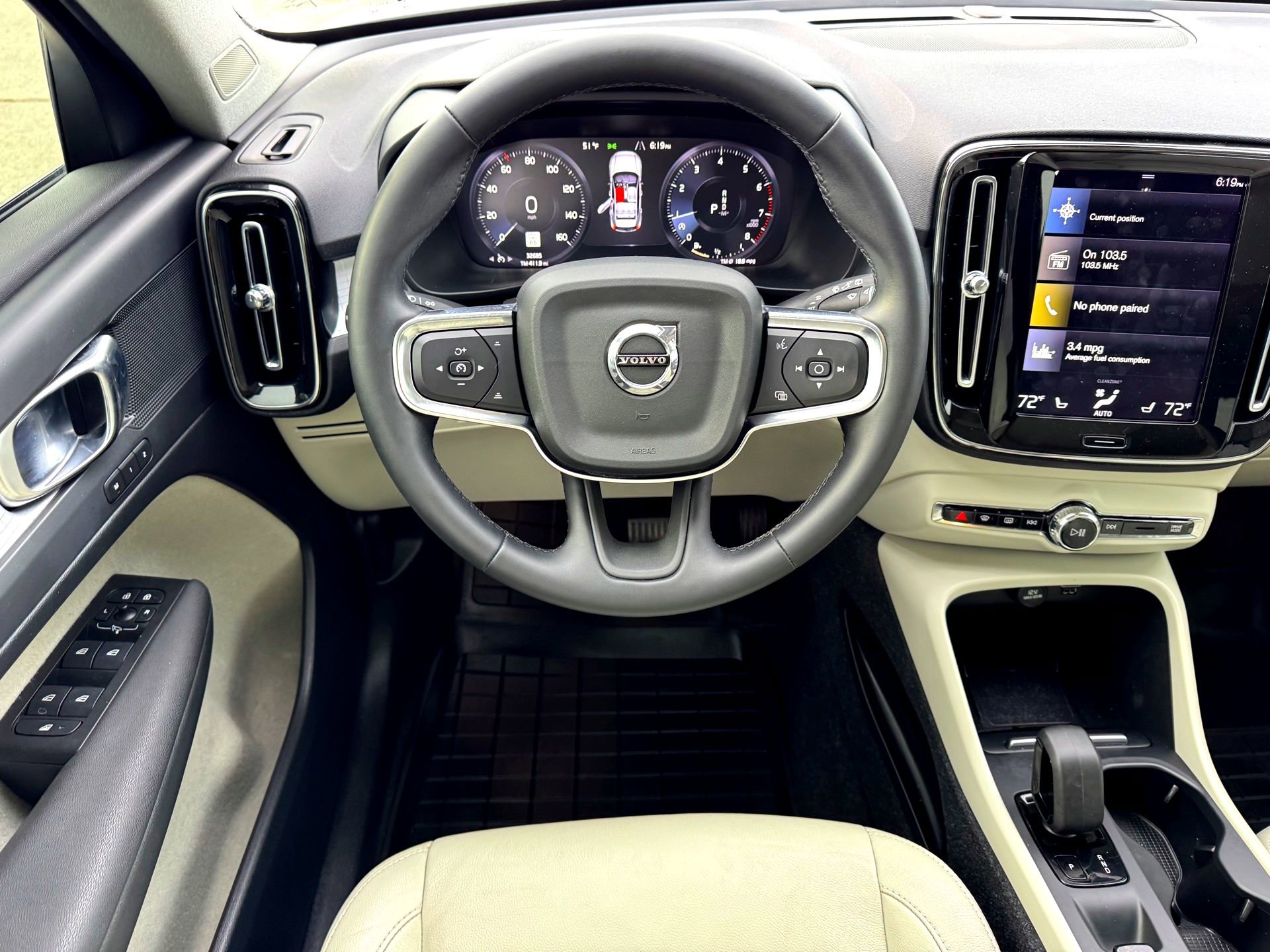 Used 2022 Volvo XC40 T5 Momentum w/ Premium Package image 21