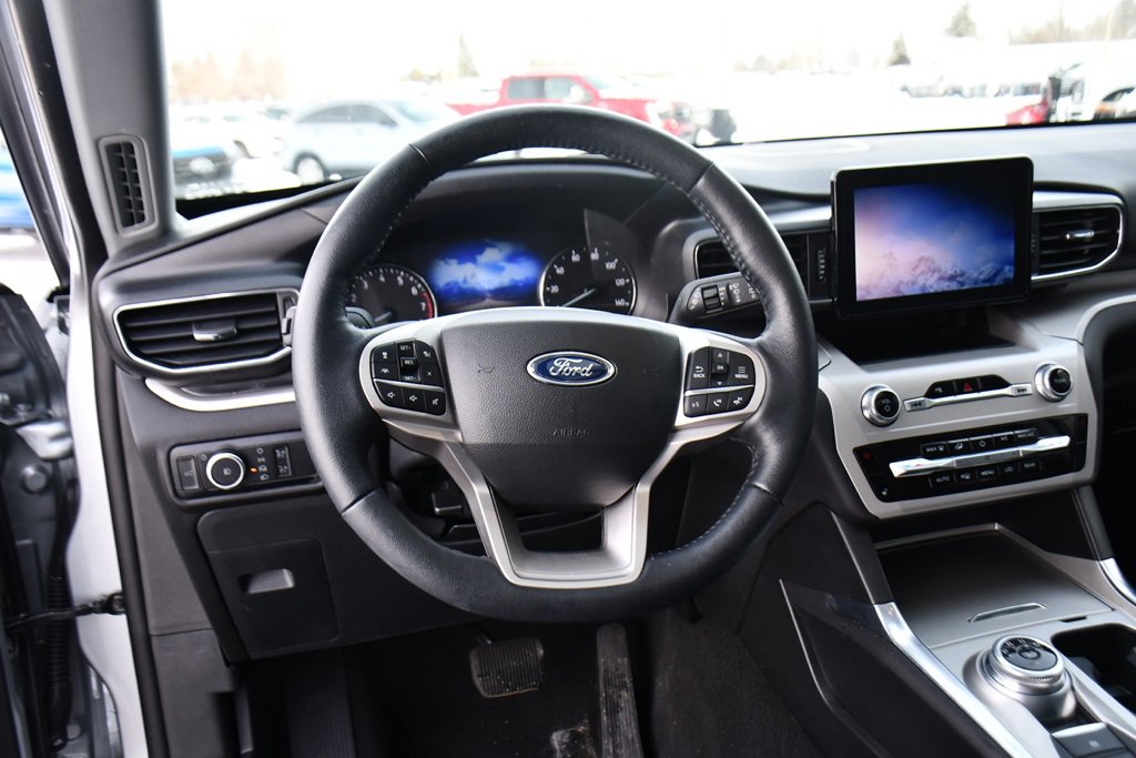Used 2023 Ford Explorer XLT w/ Equipment Group 202A image 12