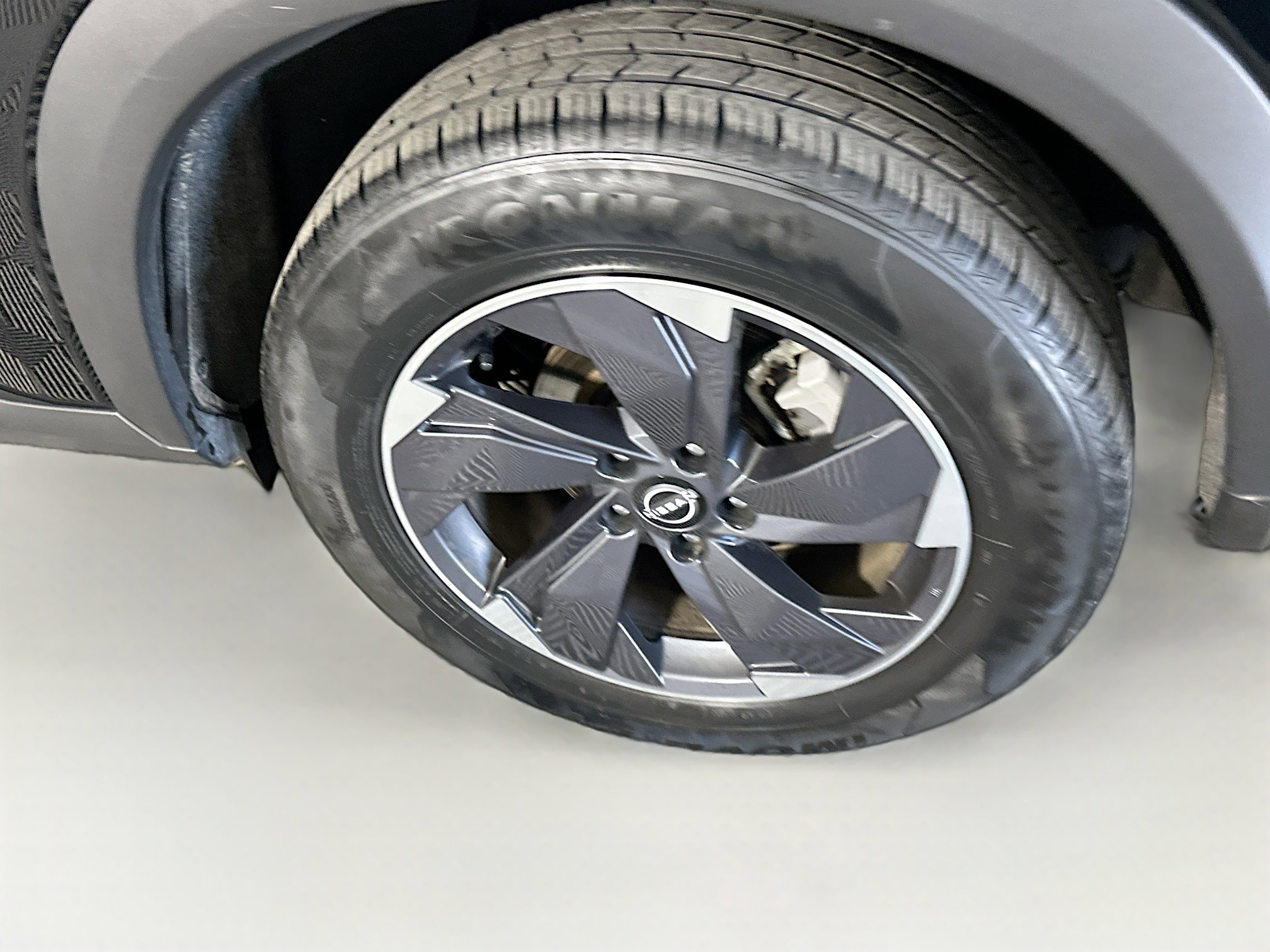 Used 2024 Nissan Rogue SV image 11