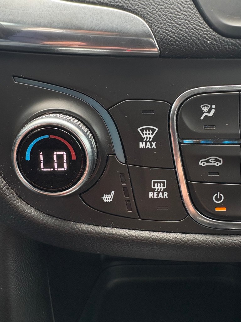 Used 2019 Chevrolet Equinox LT FWD image 22
