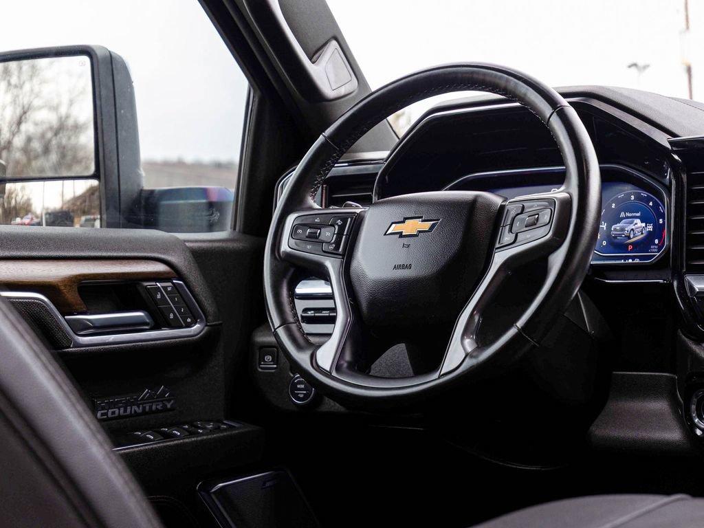 Used 2024 Chevrolet Silverado 1500 High Country w/ Technology Package AWD/4WD image 21