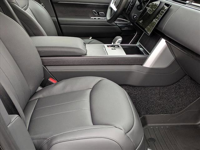 New 2026 Land Rover Range Rover Long Wheelbase SE image 18