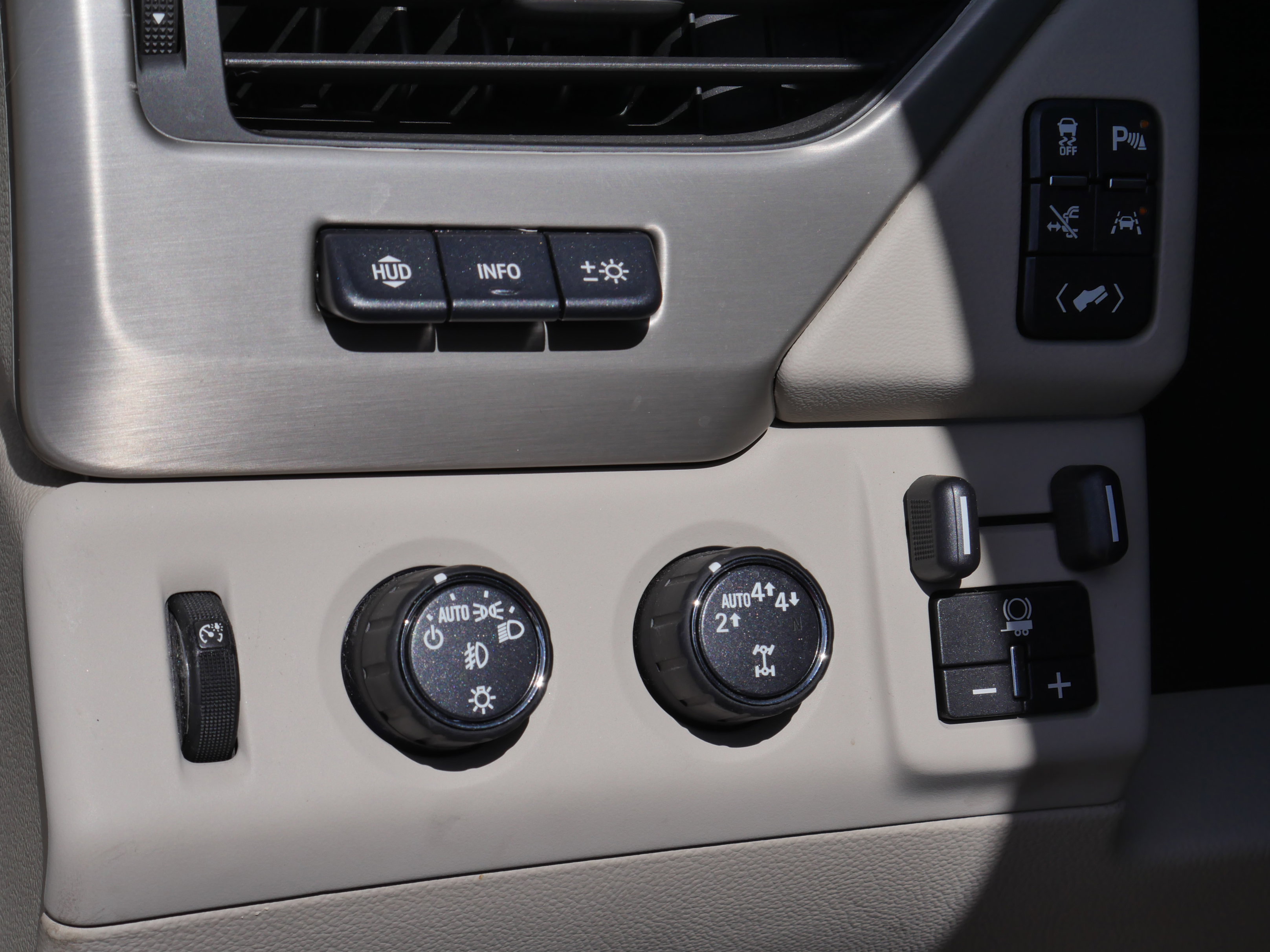 Used 2019 GMC Yukon Denali w/ Open Road Package AWD/4WD image 6