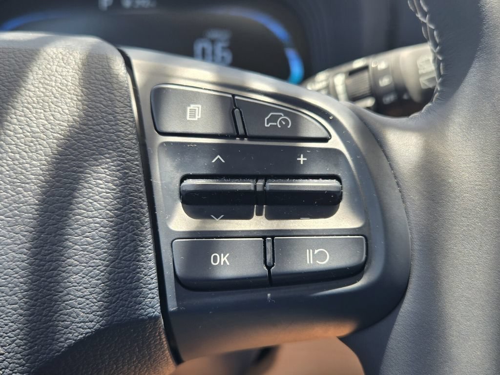 Certified 2026 Hyundai Venue SEL FWD image 24