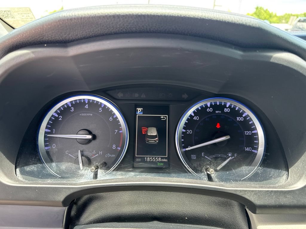 Used 2019 Toyota Highlander XLE FWD image 16