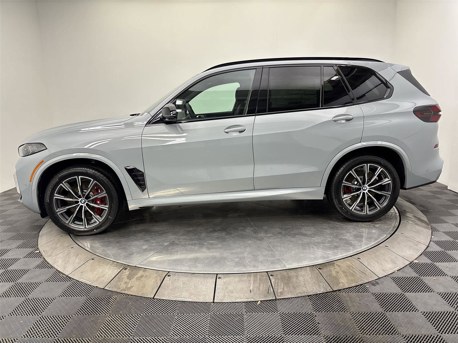 New 2026 BMW X5 M60i image 16