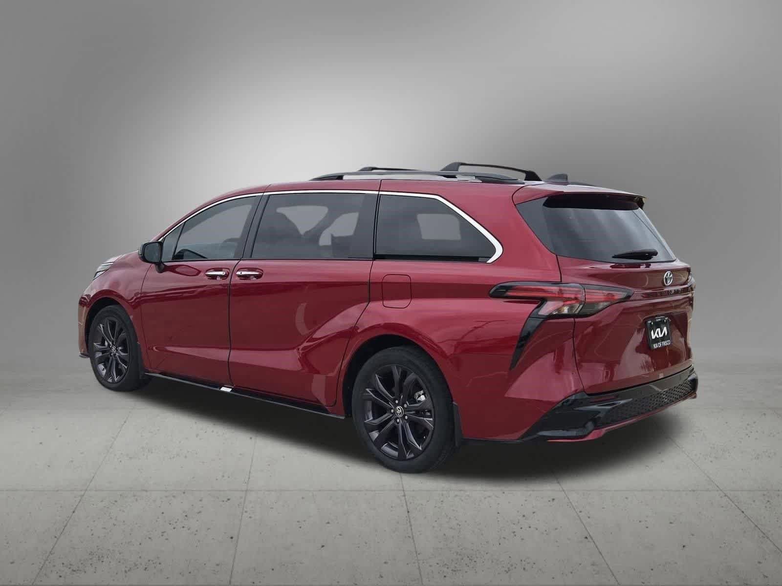 Used 2022 Toyota Sienna XSE w/ XSE Plus Package FWD image 4