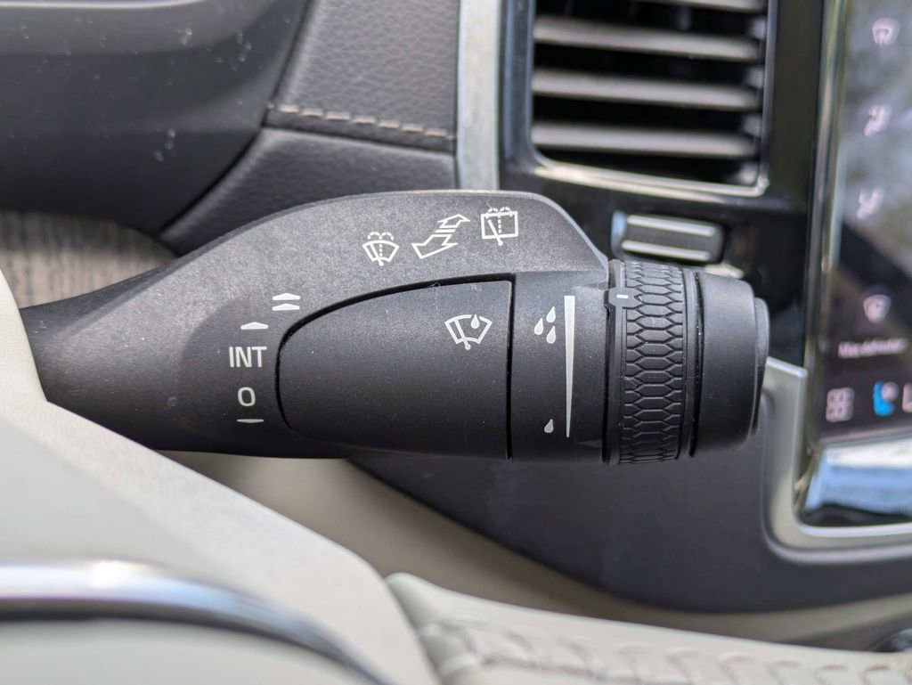 Used 2023 Volvo XC90 B6 Ultimate w/ Protection Package Premier AWD/4WD image 39