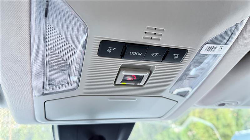 Used 2025 Toyota RAV4 LE AWD/4WD image 32