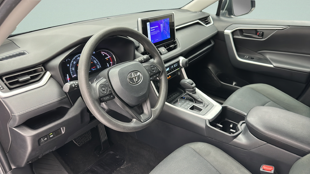 Used 2025 Toyota RAV4 LE AWD/4WD image 12