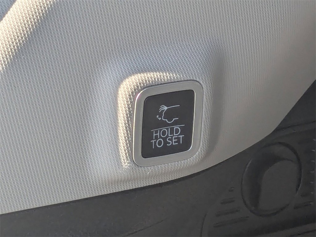 Used 2024 Jeep Grand Cherokee Limited w/ MOPAR Finishing Package image 32