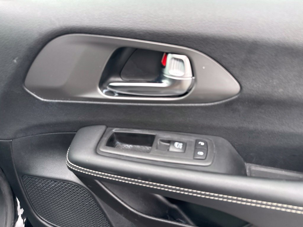 Used 2025 Chrysler Pacifica Select FWD image 34