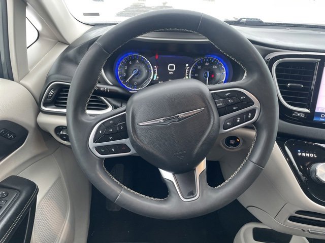 Used 2022 Chrysler Pacifica Touring-L image 21