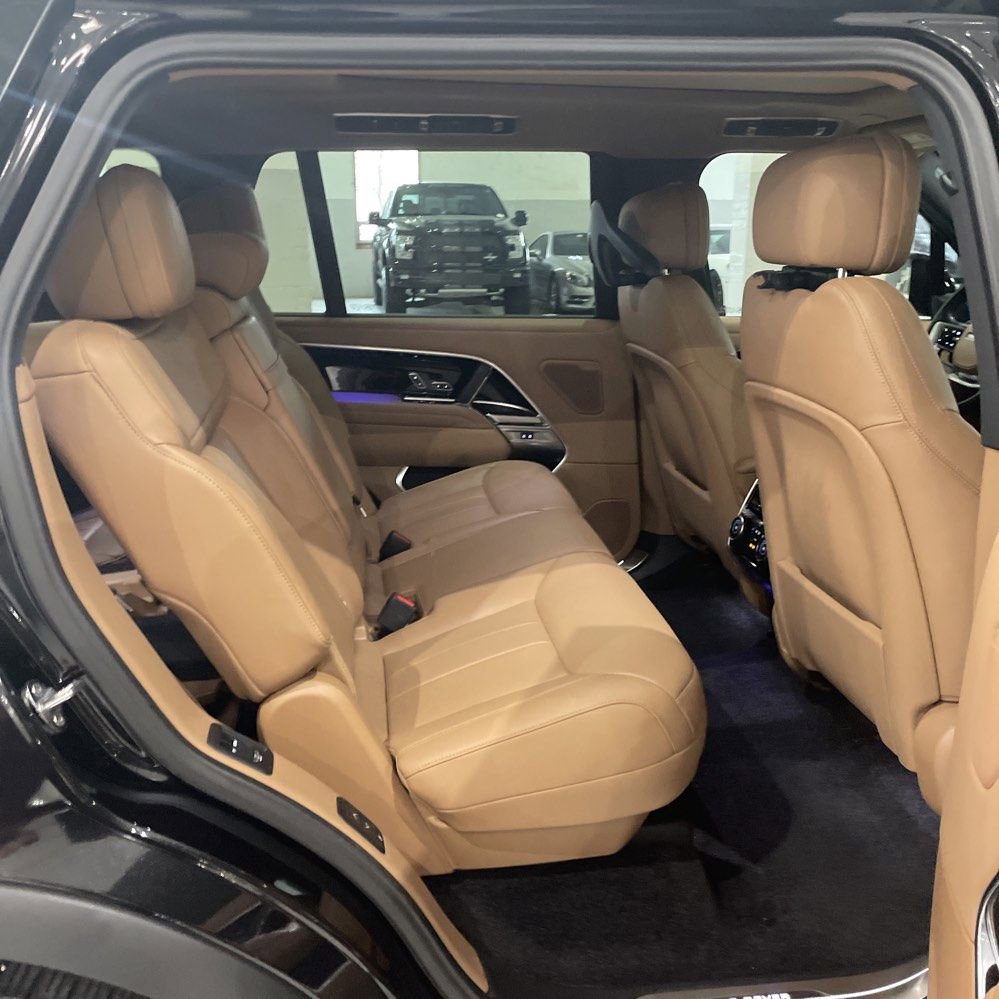 Used 2025 Land Rover Range Rover Long Wheelbase SE image 13