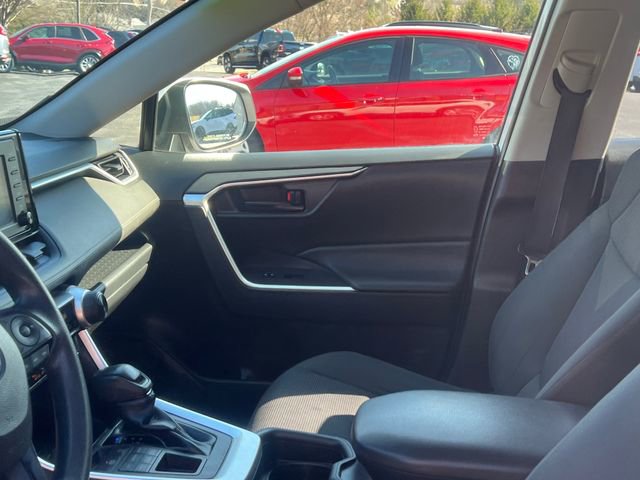 Used 2019 Toyota RAV4 LE w/ All Weather Liner Package image 21