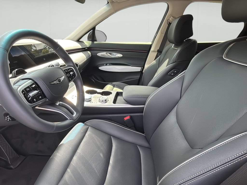 Certified 2026 Genesis GV70 2.5T Advanced AWD/4WD image 14