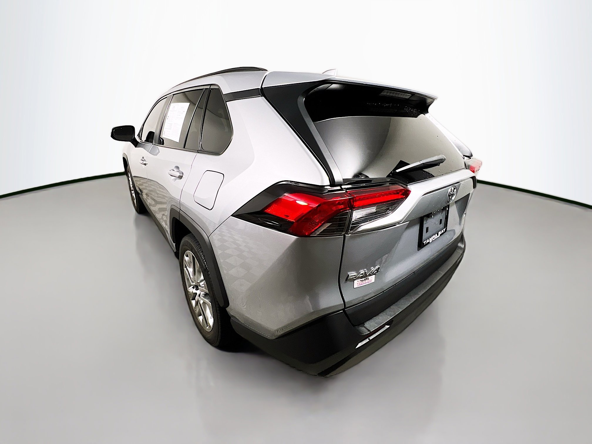 Used 2022 Toyota RAV4 XLE Premium image 8