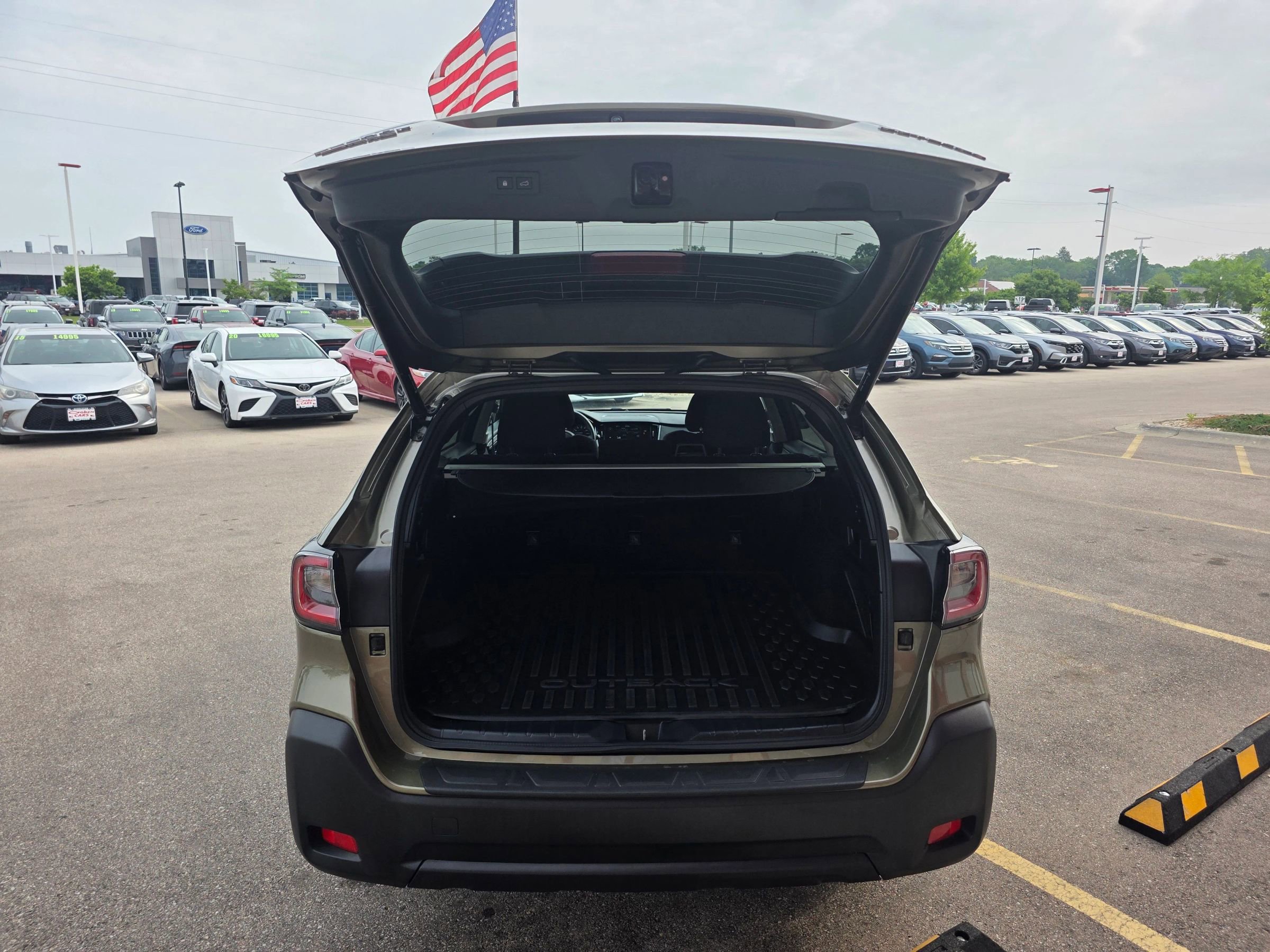 Used 2023 Subaru Outback Premium image 6