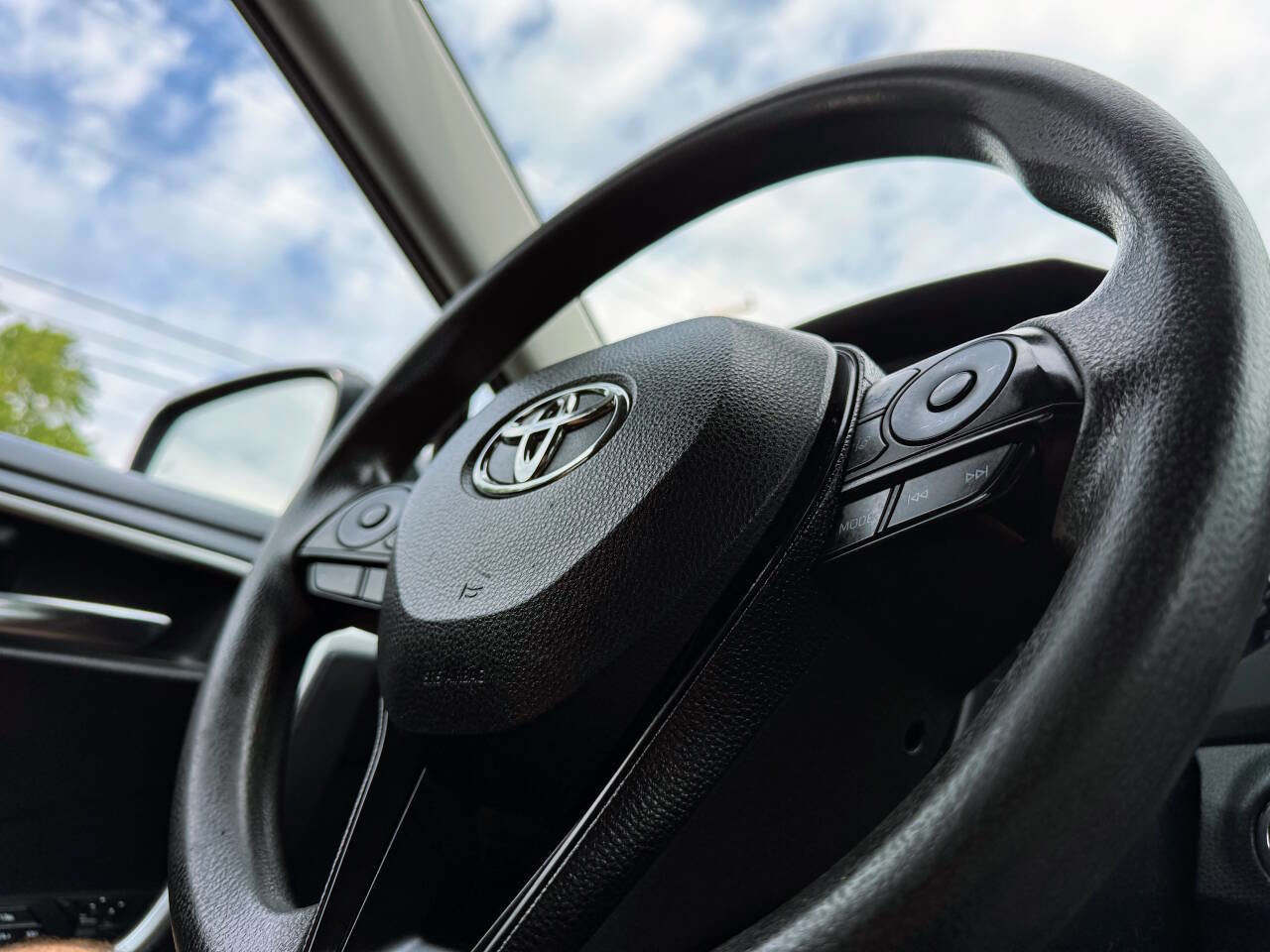 Used 2020 Toyota RAV4 XLE image 13