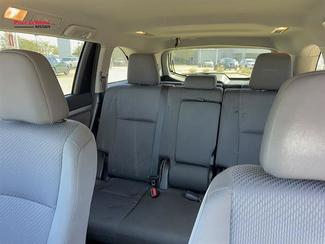 Used 2016 Toyota Highlander LE FWD image 25