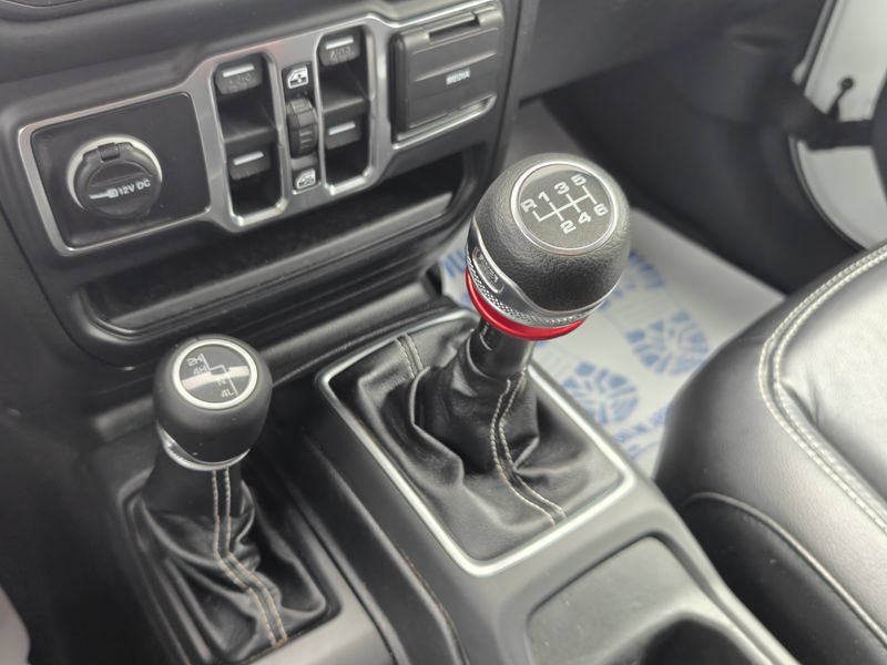 Used 2019 Jeep Wrangler Unlimited Sahara AWD/4WD image 32