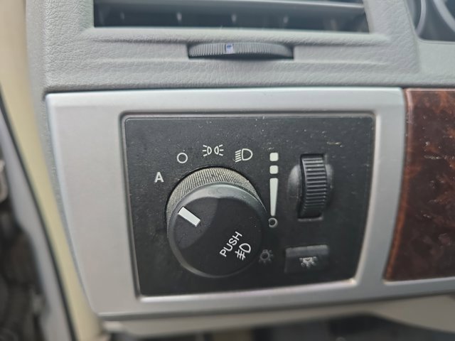 Used 2010 Chrysler Town & Country Touring image 17