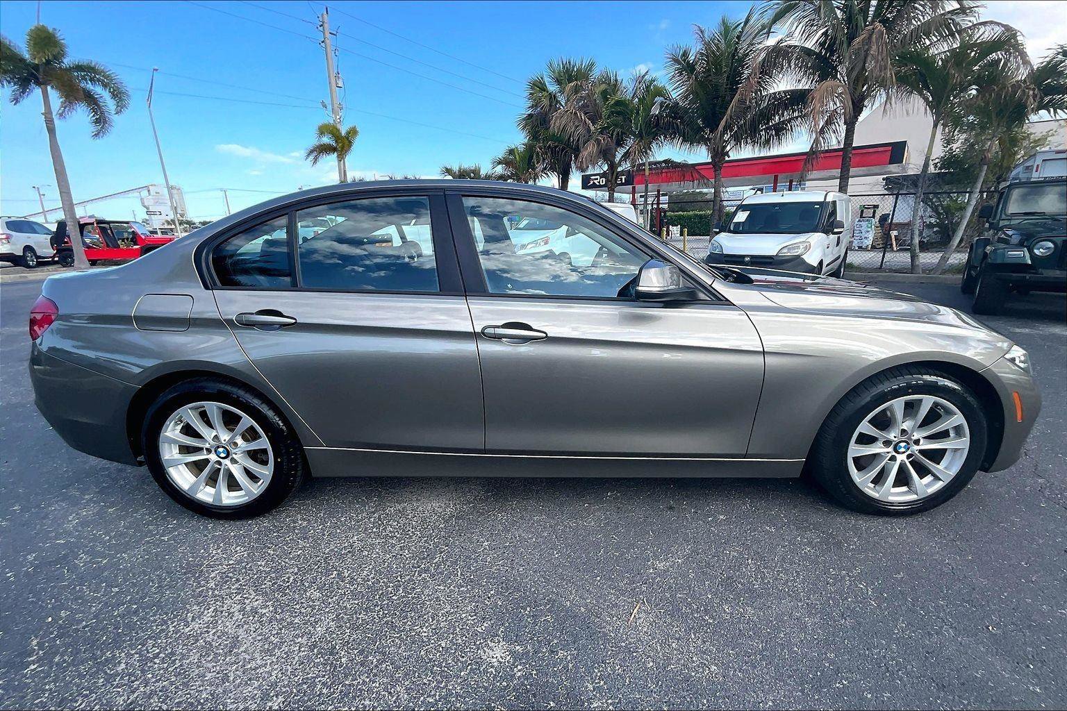 Used 2016 BMW 320i Sedan RWD image 31