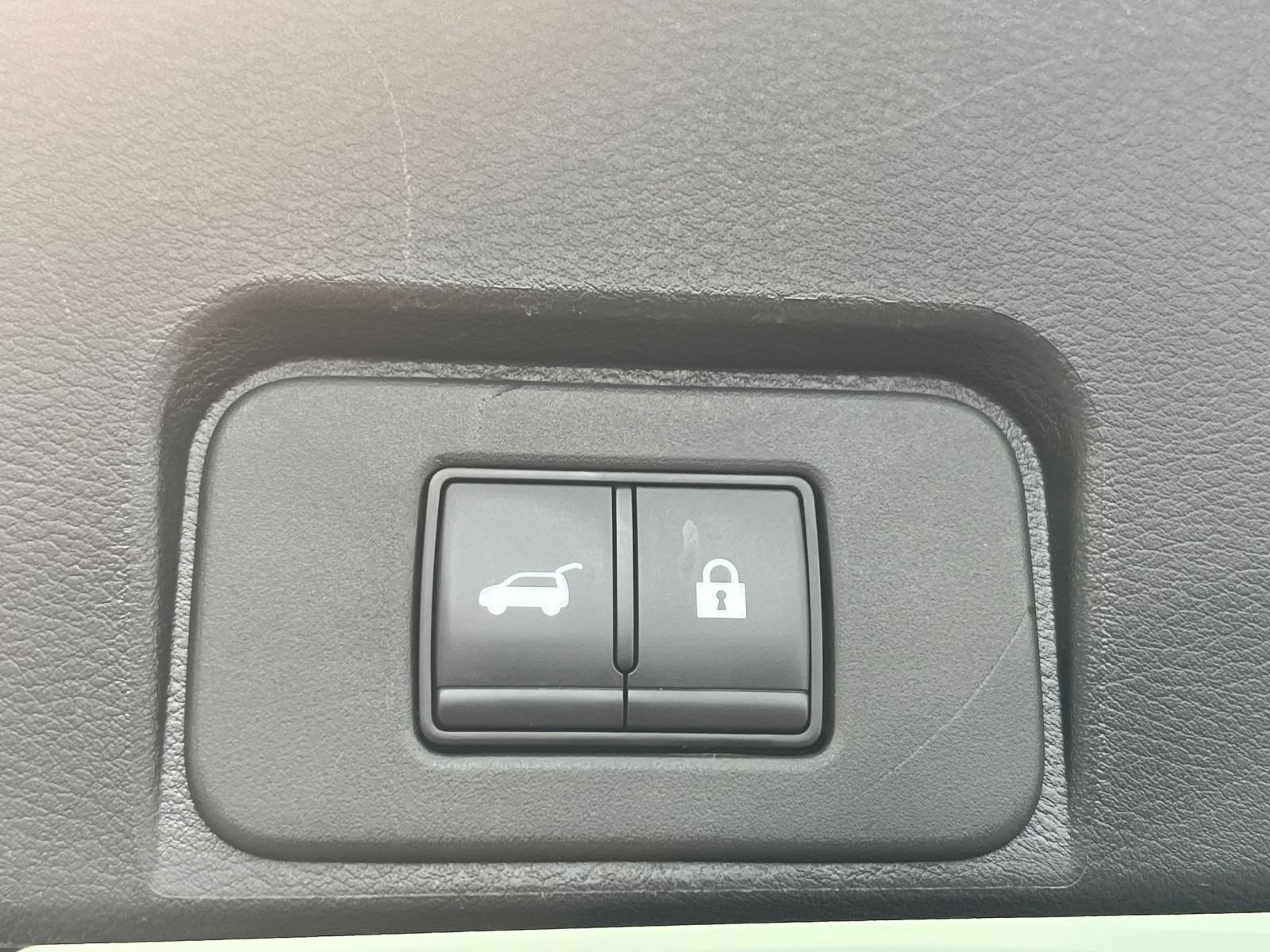 Used 2025 Nissan Rogue SV AWD/4WD image 23