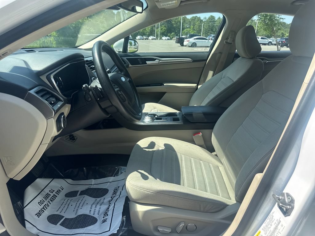 Used 2020 Ford Fusion SE AWD/4WD image 12