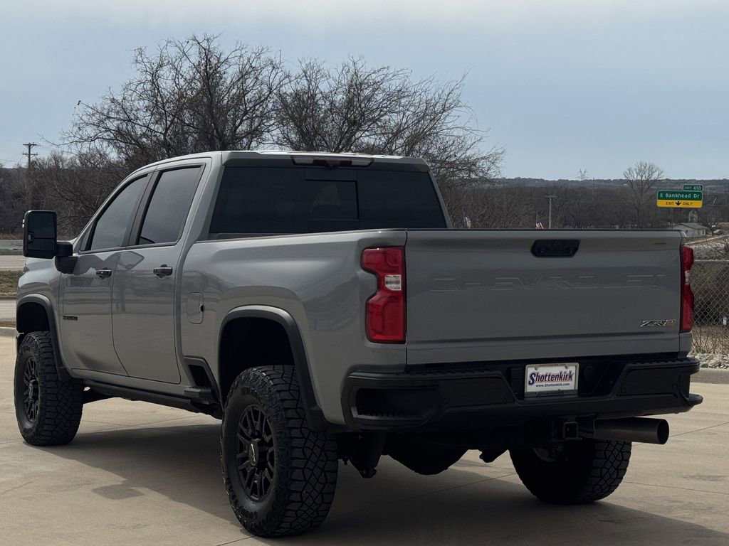 Used 2024 Chevrolet Silverado 2500 ZR2 w/ Technology Package image 4