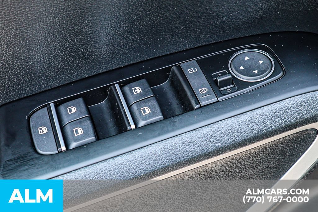 Used 2025 Kia Soul LX w/ LX Technology Package FWD image 43