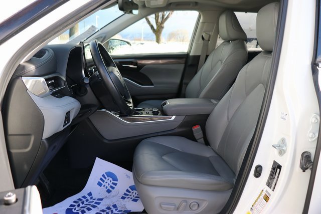 Used 2023 Toyota Highlander L image 18