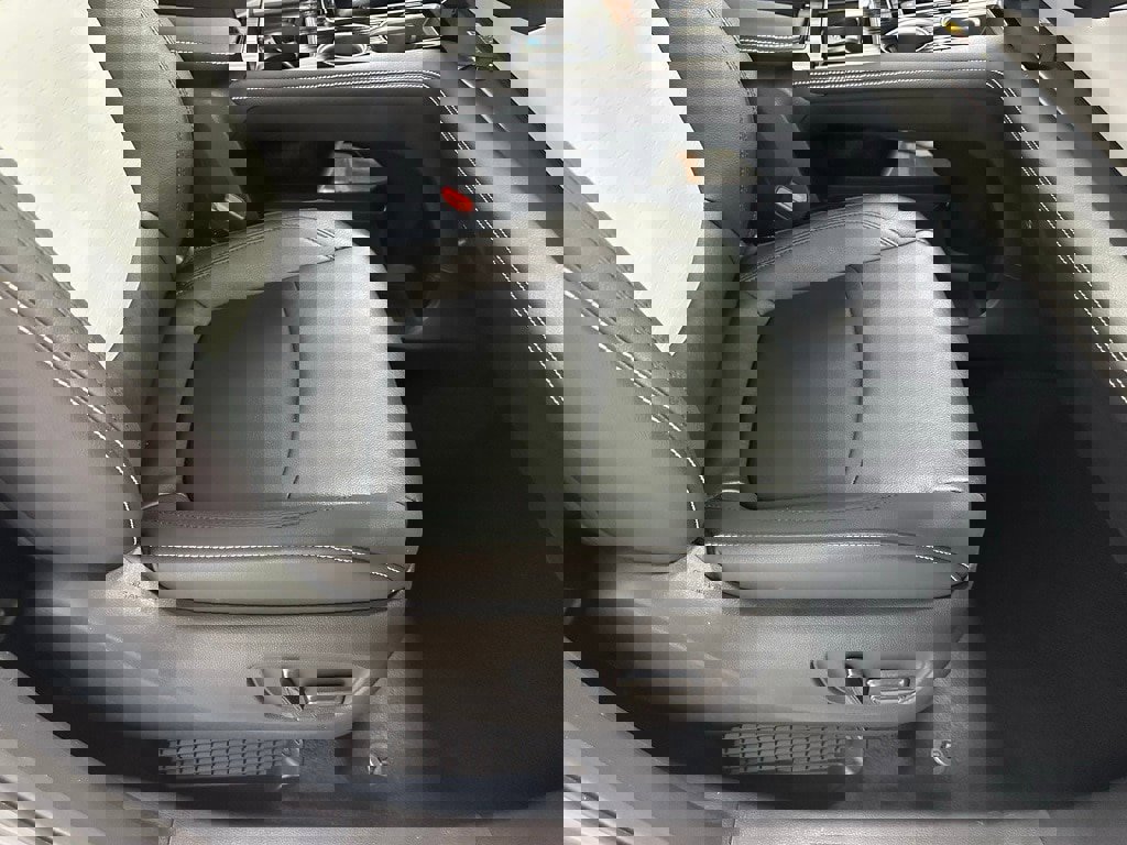 Used 2025 Toyota Sienna XSE image 65