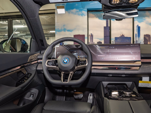 New 2027 BMW i5 xDrive40 w/ M Sport Package AWD/4WD image 16