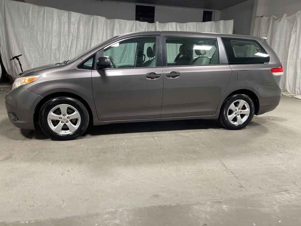 Used 2013 Toyota Sienna L FWD image 4