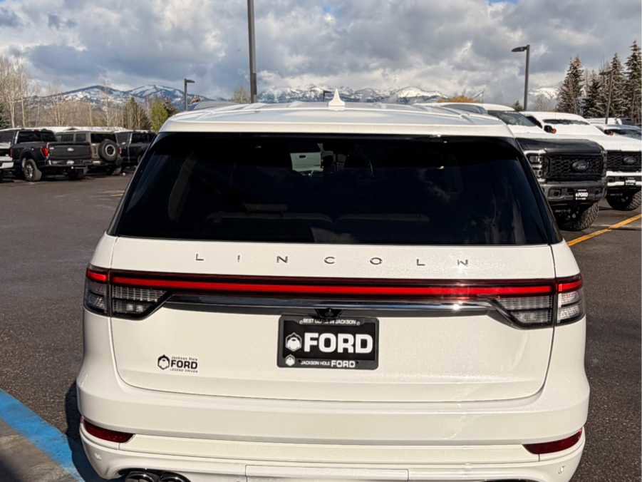 Used 2022 Lincoln Aviator Reserve w/ Equipment Group 201A AWD/4WD image 8