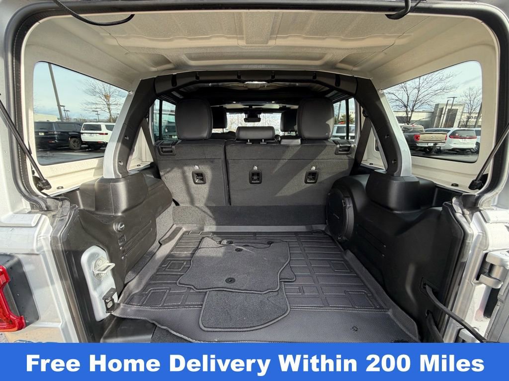 Used 2024 Jeep Wrangler Unlimited Sahara w/ Technology Group image 32