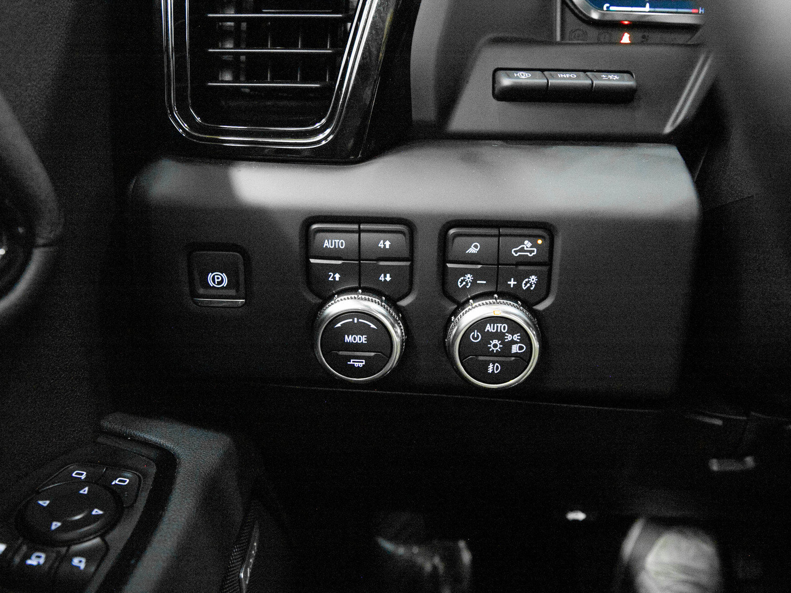 Used 2025 GMC Sierra 2500 AT4 w/ AT4 Premium Plus Package AWD/4WD image 24