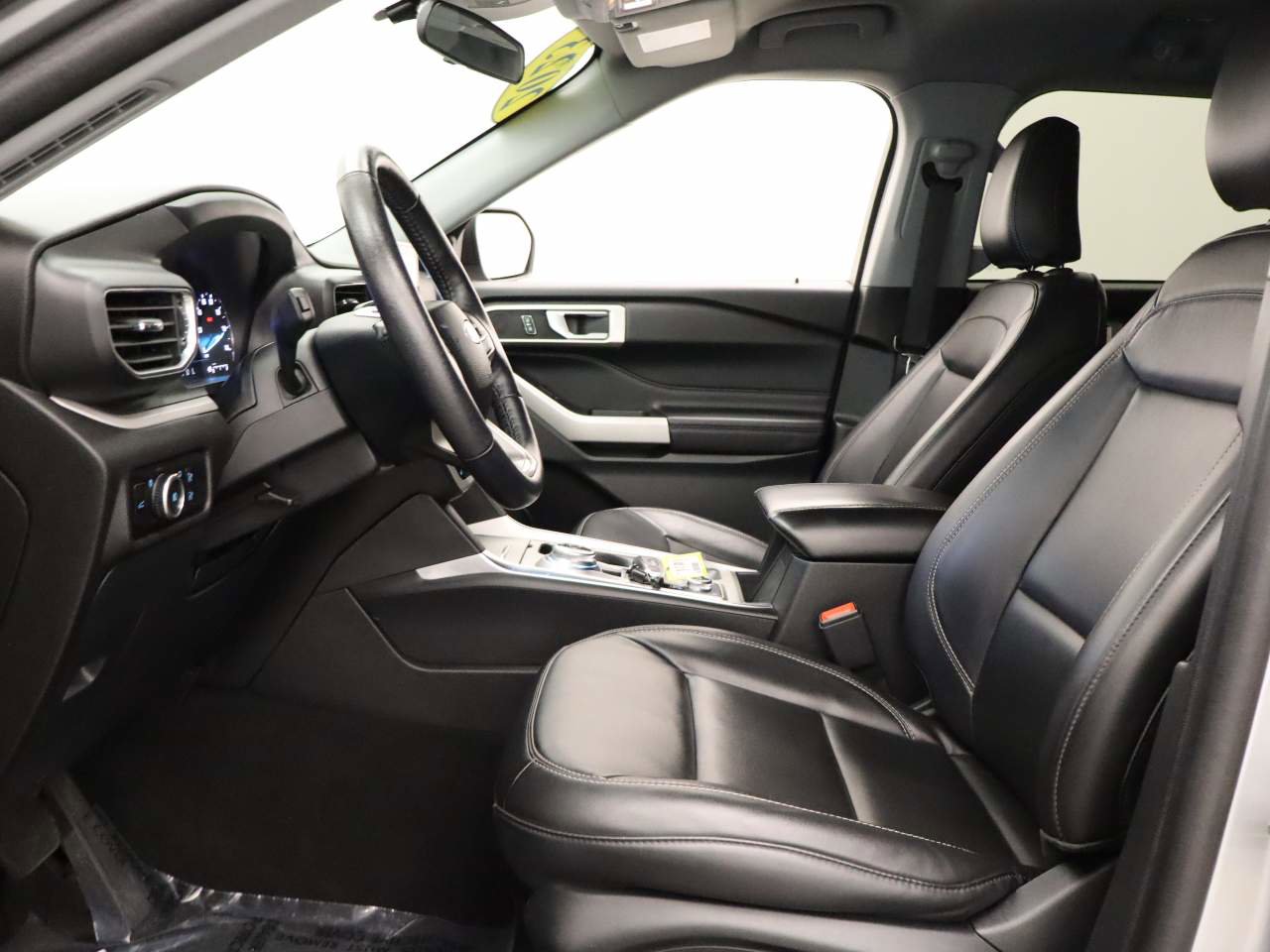 Used 2023 Ford Explorer XLT w/ Equipment Group 202A image 15