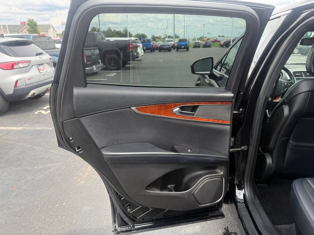 Used 2018 Lincoln MKX Reserve FWD image 34
