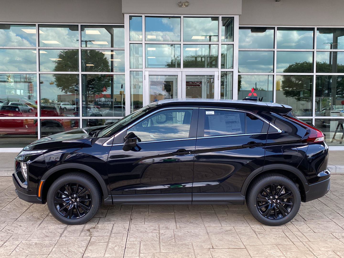 New 2026 Mitsubishi Eclipse Cross LE AWD/4WD image 4