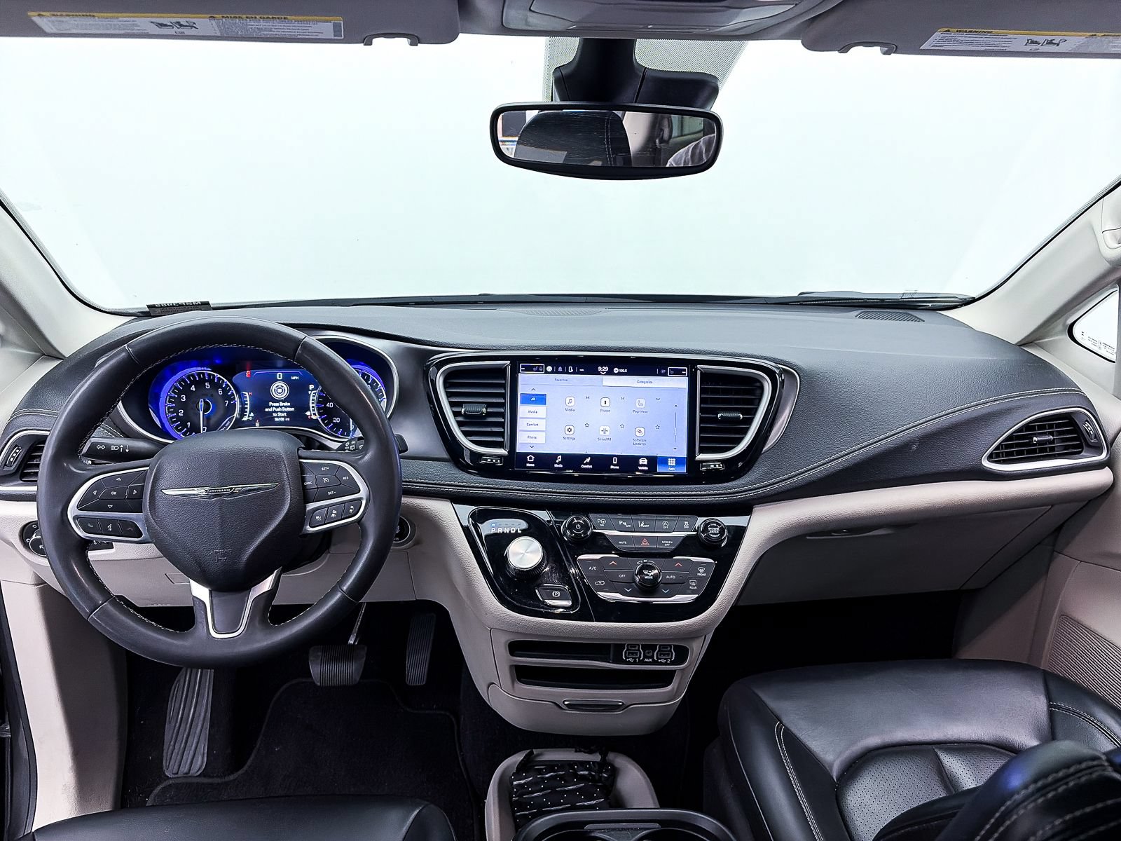 Used 2023 Chrysler Pacifica Touring-L AWD/4WD image 26