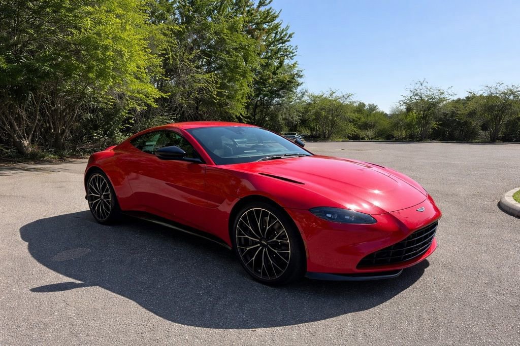 Used 2022 Aston Martin V8 Vantage Coupe RWD image 3