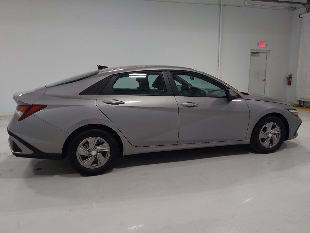 Used 2025 Hyundai Elantra SE FWD image 9