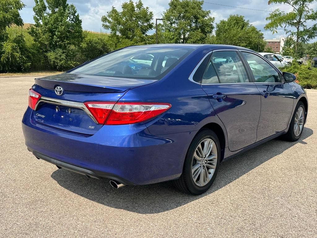 Used 2015 Toyota Camry SE w/ Moonroof Package FWD image 4
