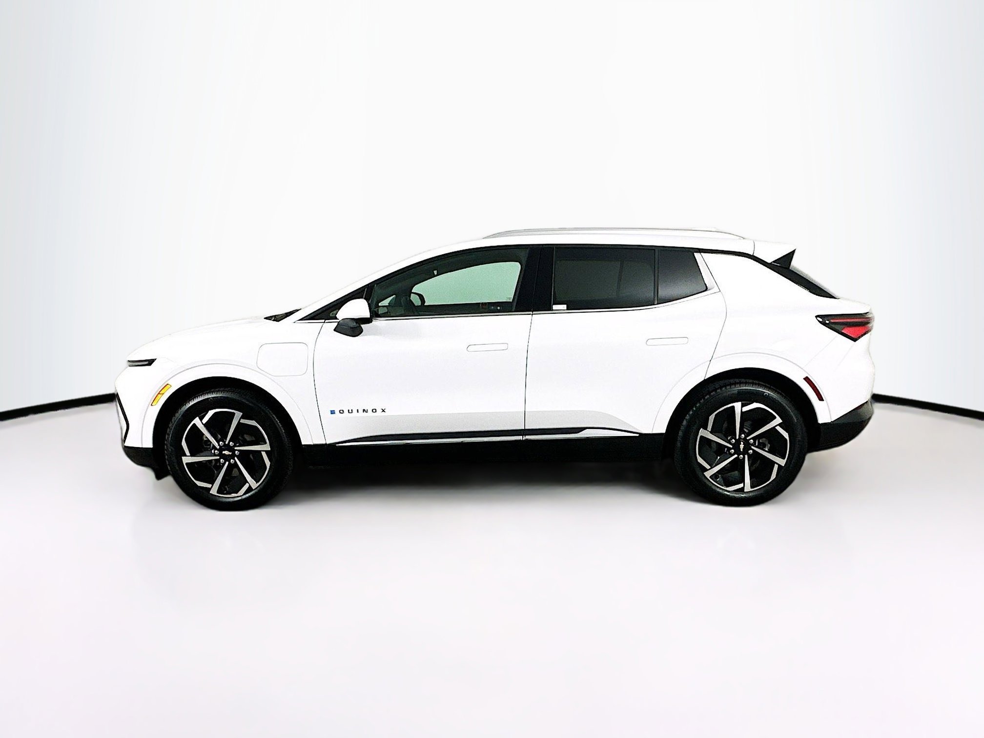 Used 2025 Chevrolet Equinox EV LT image 4