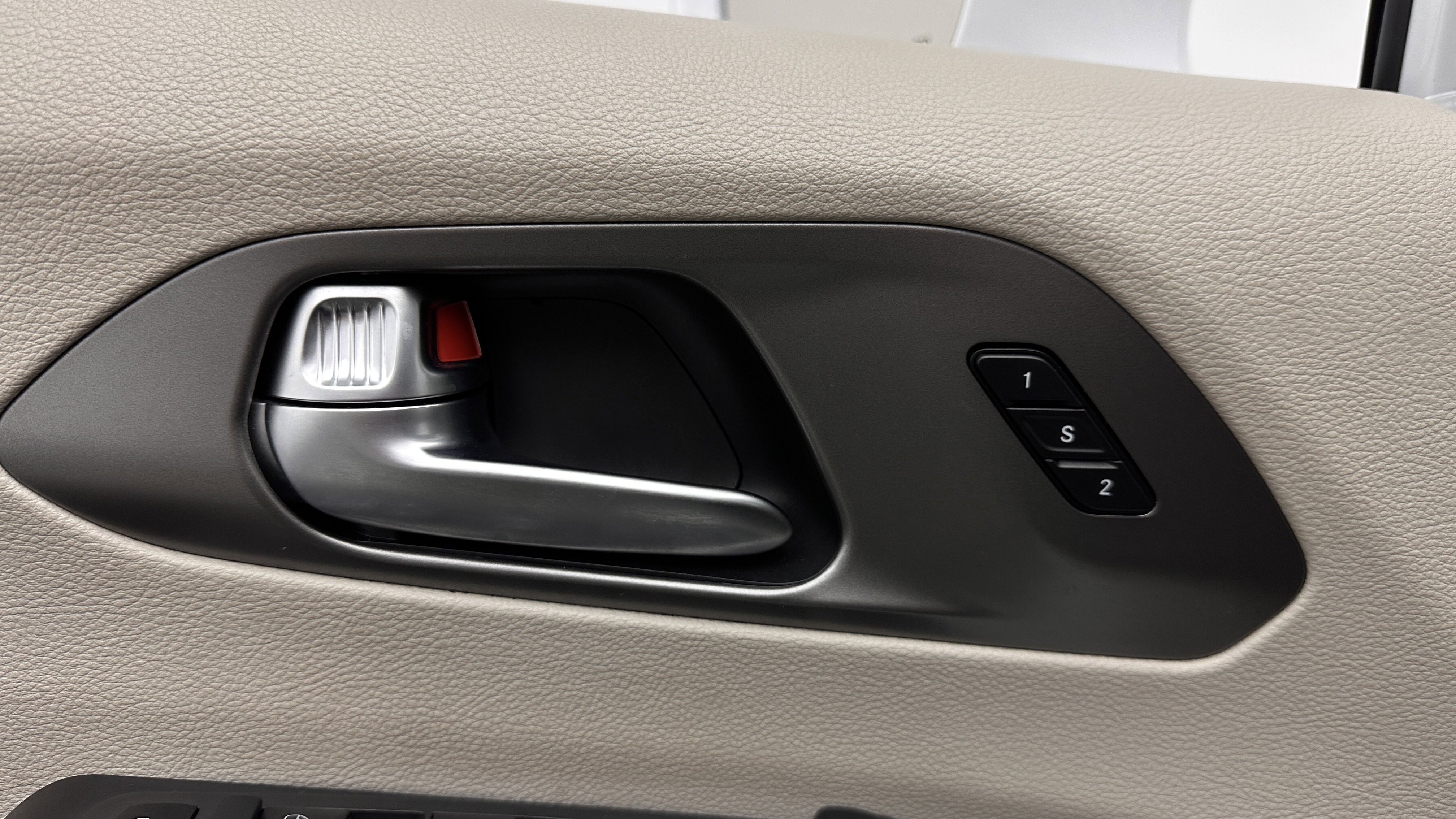 Used 2021 Chrysler Pacifica Touring-L FWD image 13
