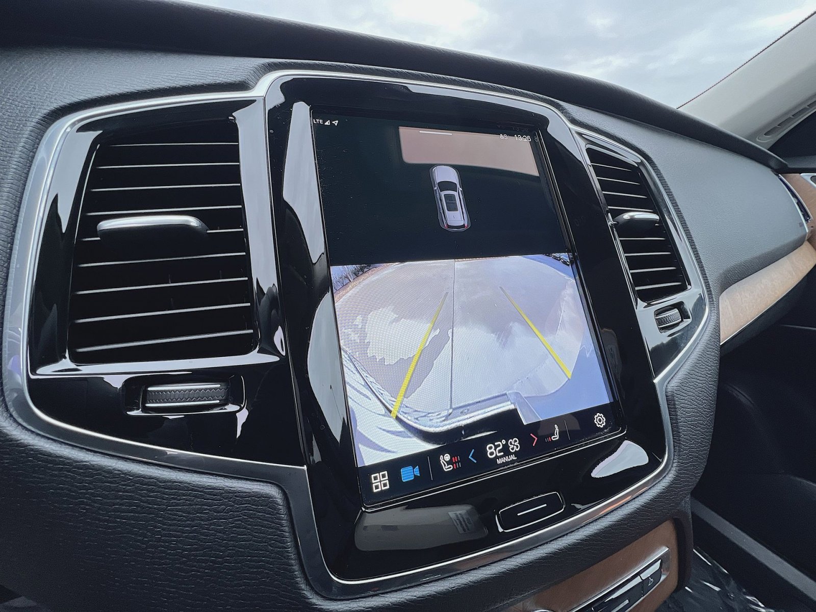 Used 2024 Volvo XC90 B5 Plus w/ Protection Package image 19