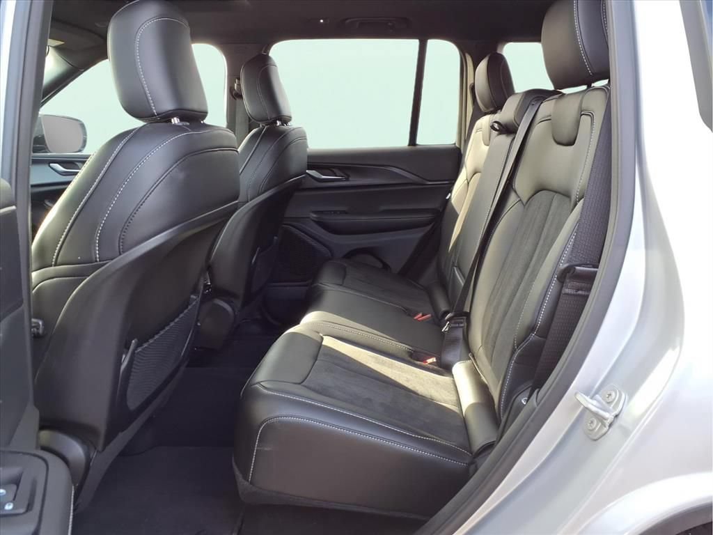 New 2025 Jeep Grand Cherokee 4WD image 16
